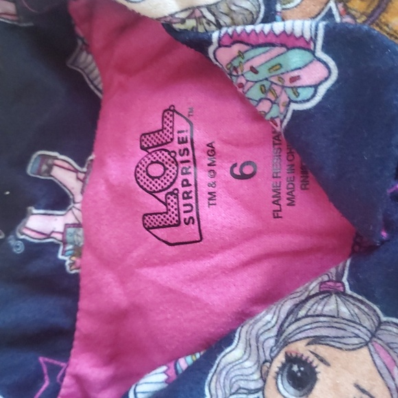 Girls size 6 mixed lot. Disney Wish jacket, LOL pajamas.. - Picture 8 of 9